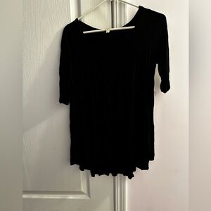 V-neck, quarter length flowy top